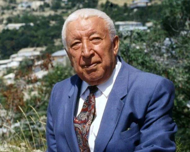 100-летие со дня рождения народного поэта Дагестана Расула Гамзатова 100-летие со дня рождения народного поэта Дагестана Расула Гамзатова