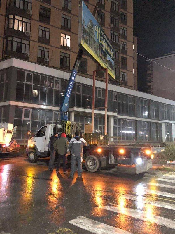 По требованию прокуратуры Каспийска приняты меры к демонтажу незаконно установленных рекламных конструкций