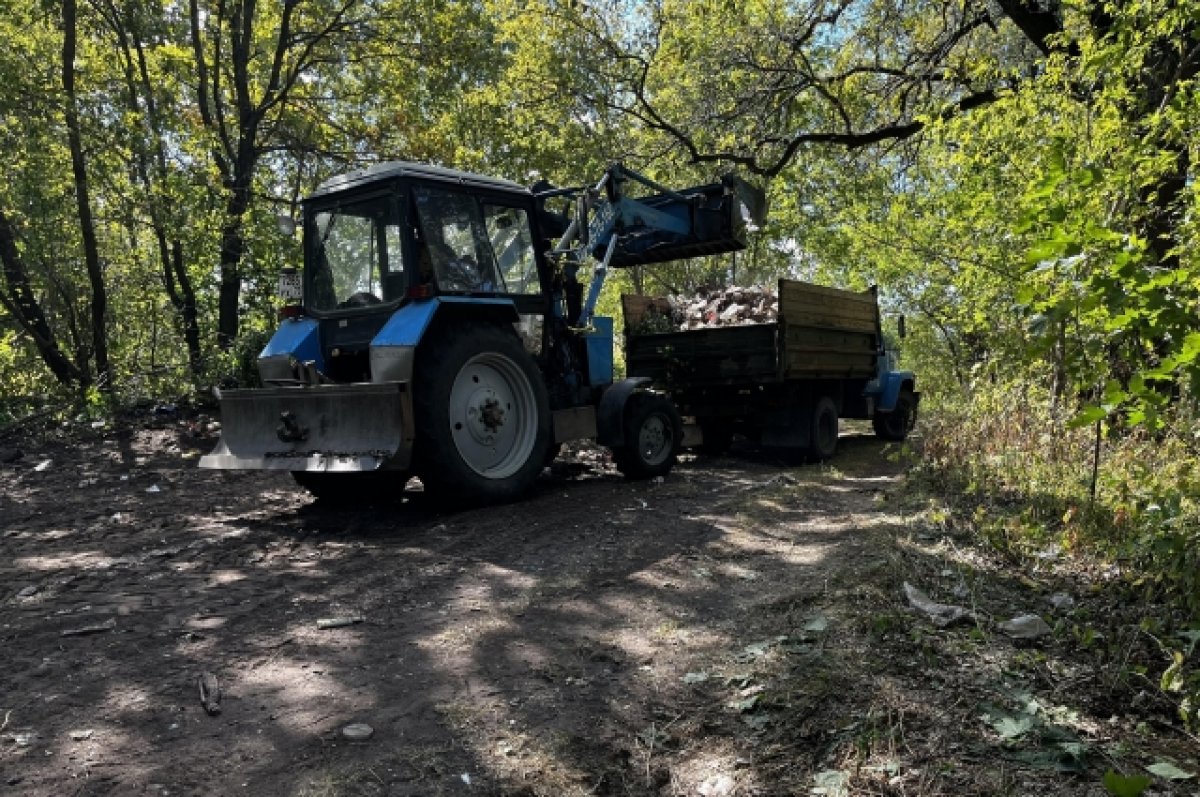 Пять КАМАЗов мусора вывезли с берега водохранилища сотрудники МЧС Дагестана Пять КАМАЗов мусора вывезли с берега водохранилища сотрудники МЧС Дагестана